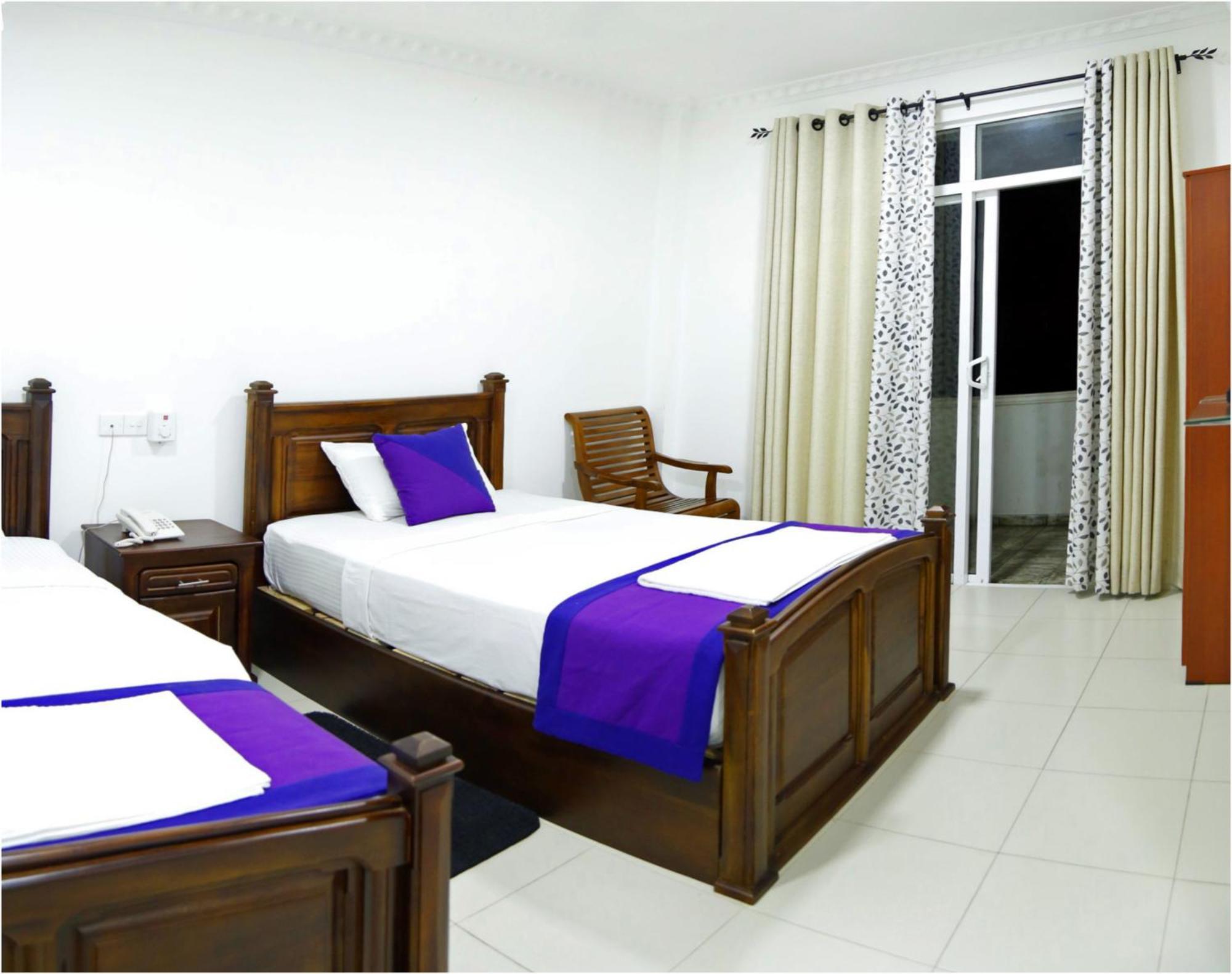Ronaka Airport Transit Hotel Katunayaka Екстериор снимка