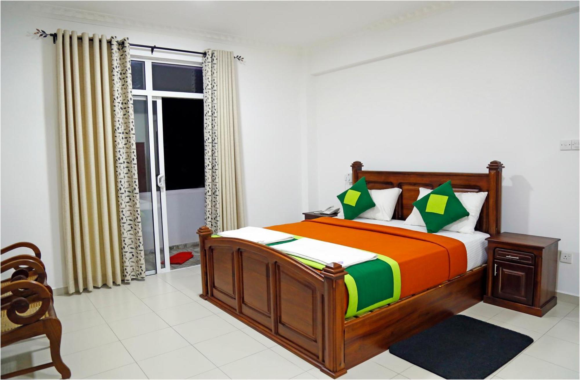 Ronaka Airport Transit Hotel Katunayaka Екстериор снимка