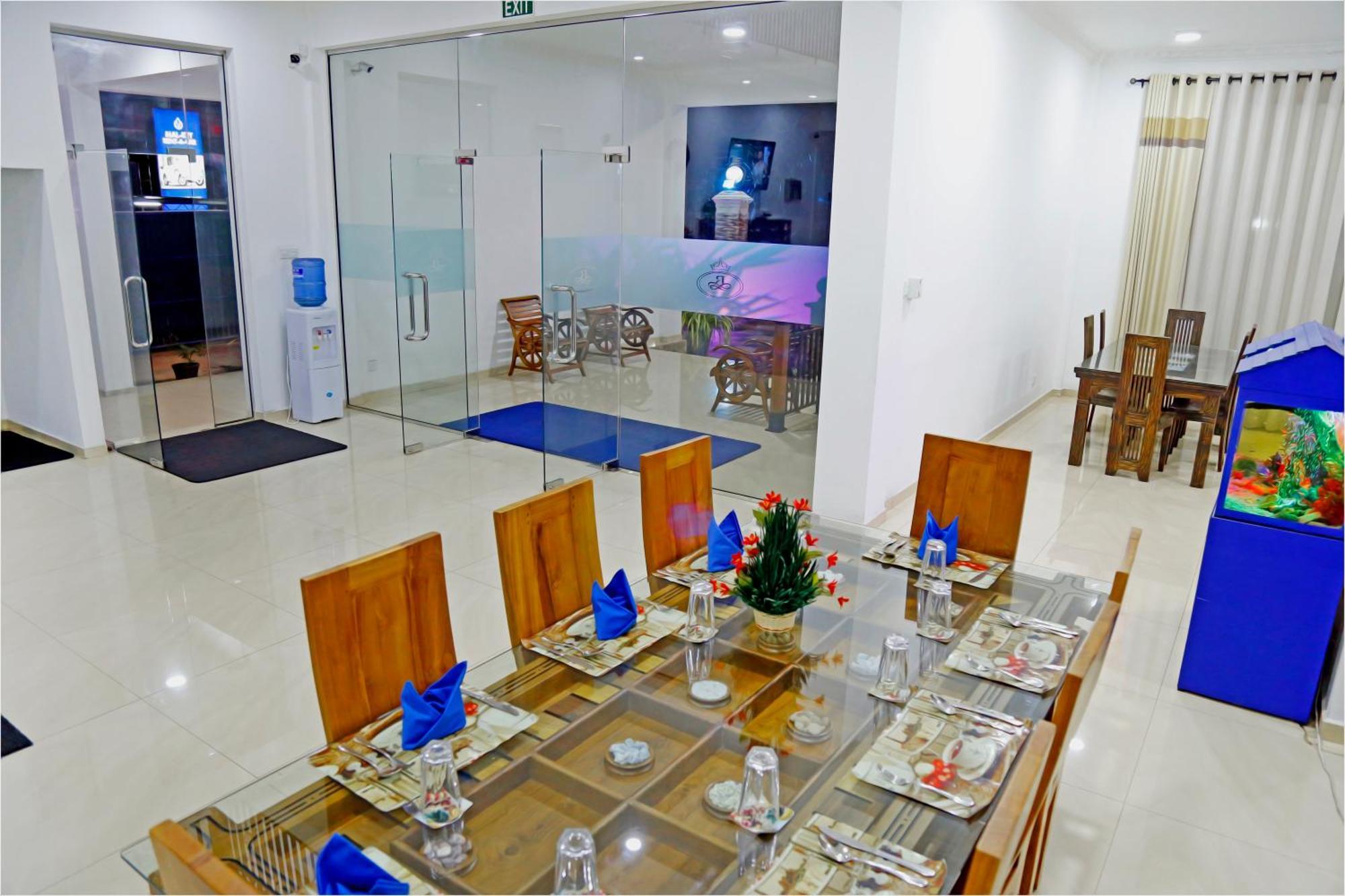 Ronaka Airport Transit Hotel Katunayaka Екстериор снимка