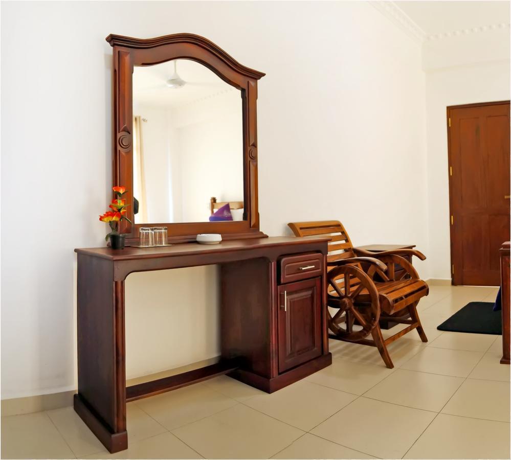 Ronaka Airport Transit Hotel Katunayaka Екстериор снимка